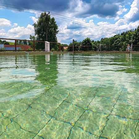 Вілла Camphouse Chvalsiny Екстер'єр фото