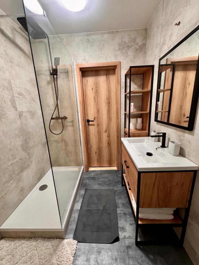 Вілла Camphouse Chvalsiny Екстер'єр фото